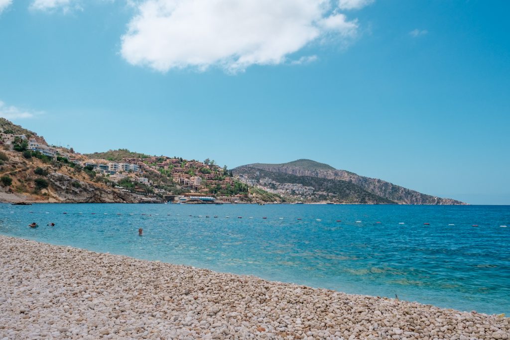 Der öffentliche Strand von Kalkan