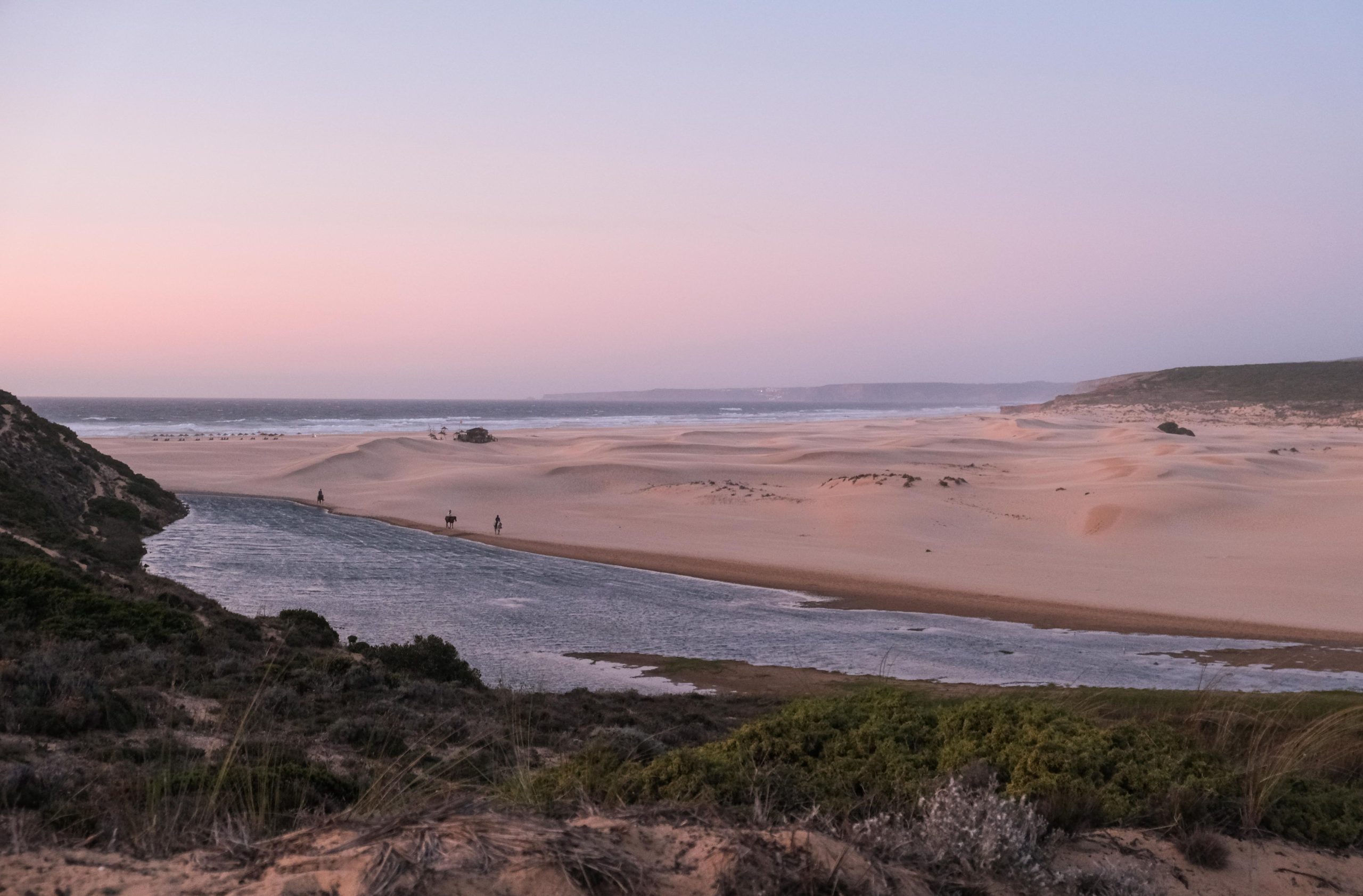 Abend am Bordeira Strand