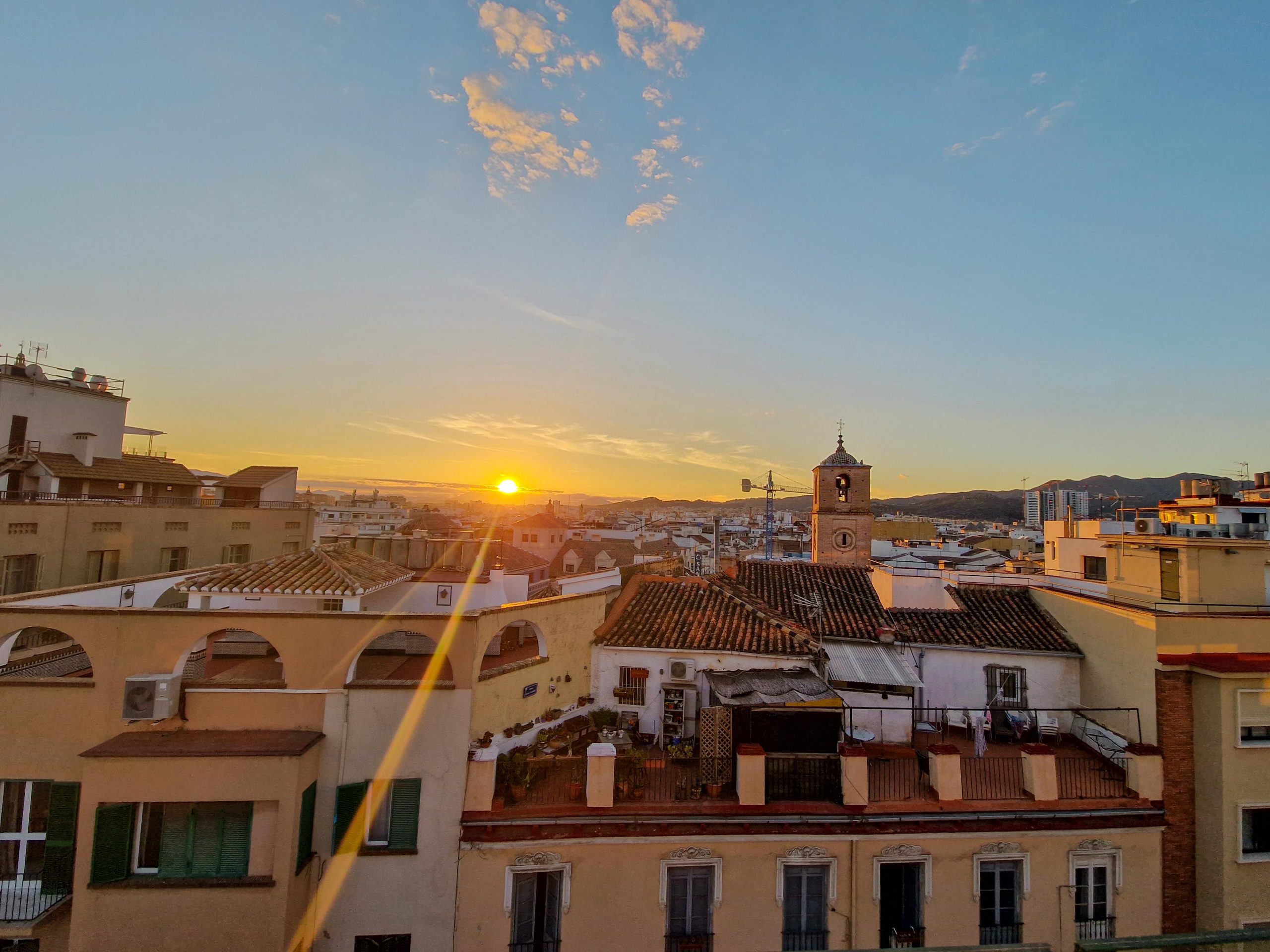 Sonnenuntergang auf der Rooftop-Bar