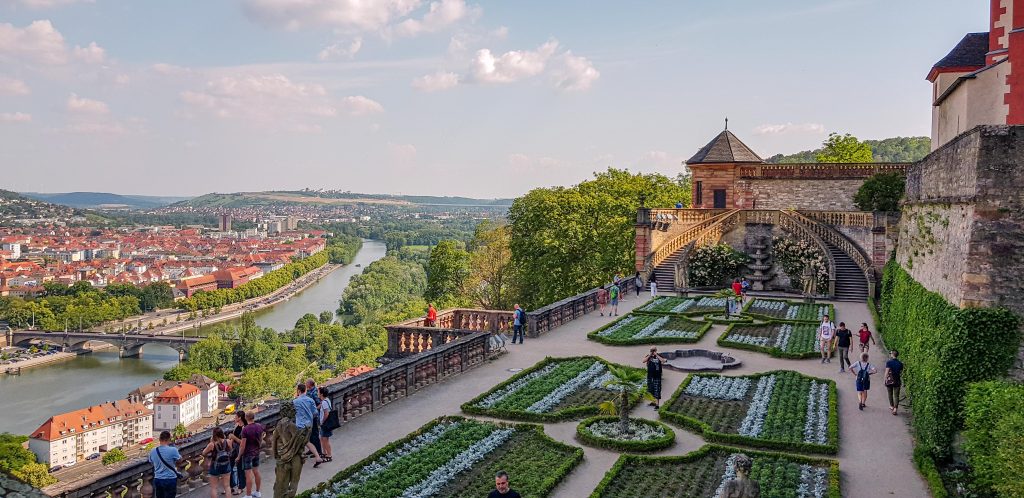 Ausblick vom Burggarten auf Würzburg