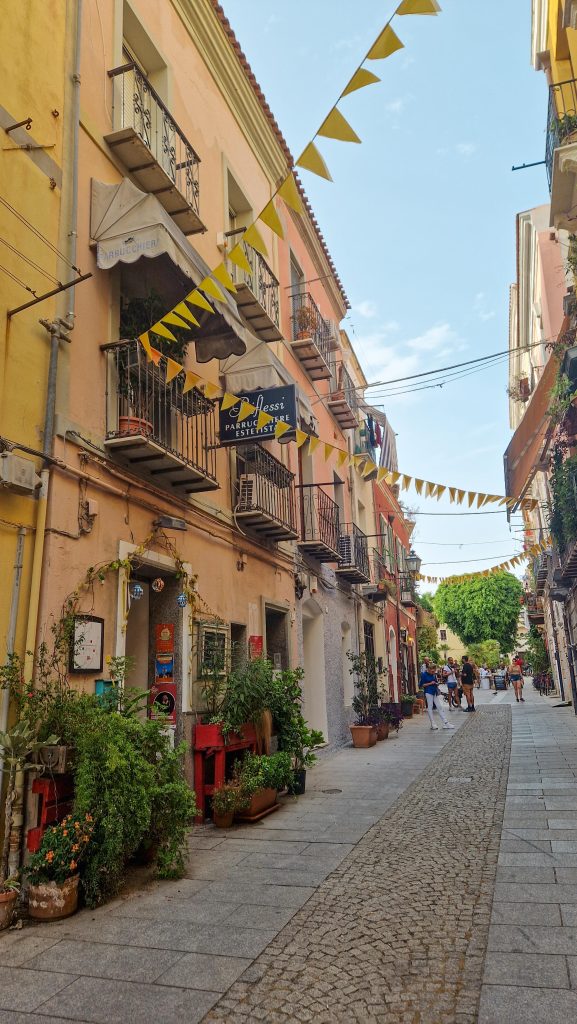 Bunte Gassen in Sardiniens Hauptstadt Cagliari