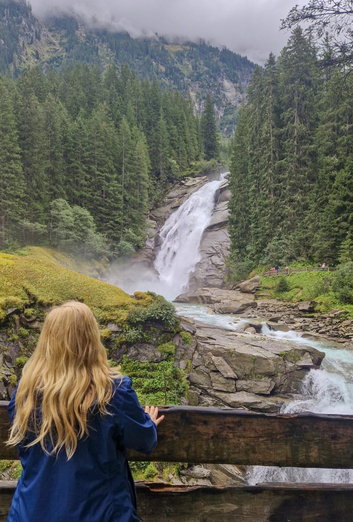 Die Krimmler Wasserfälle sind eine tolle Sehenswürdigkeiten in der Nähe von Zell am See