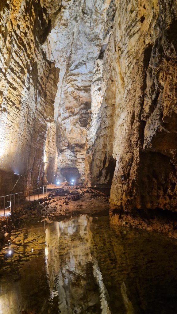 Die schöne Grotta Su Marmuri ist ein Top Reiseziel auf Sardinien