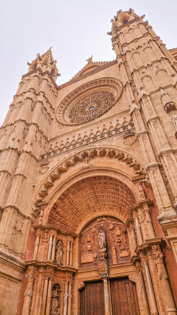 Die Kathedrale von Palma ist eine der schönsten Sehenswürdigkeiten