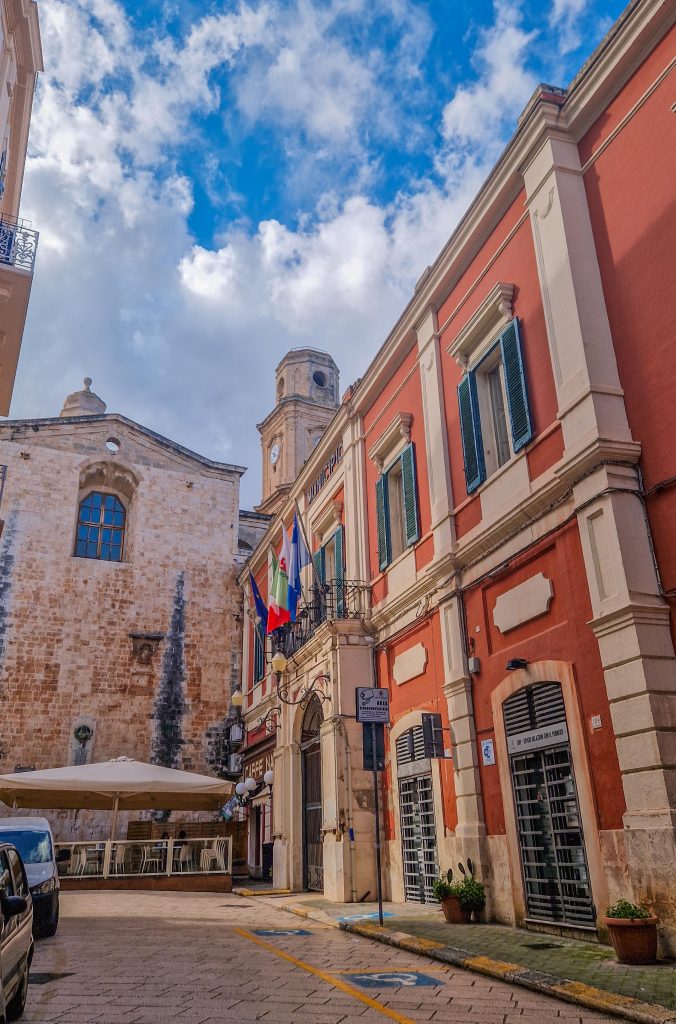 Die hübsche Altstadt von Monopoli in Süditalien
