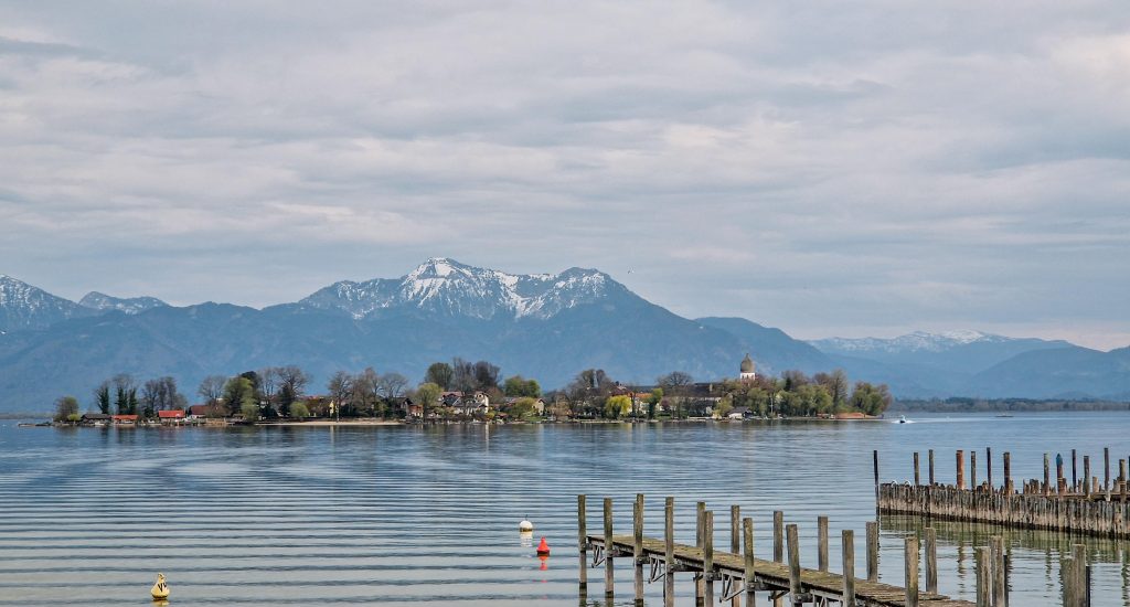Ausblick auf die Fraueninsel von Gstadt