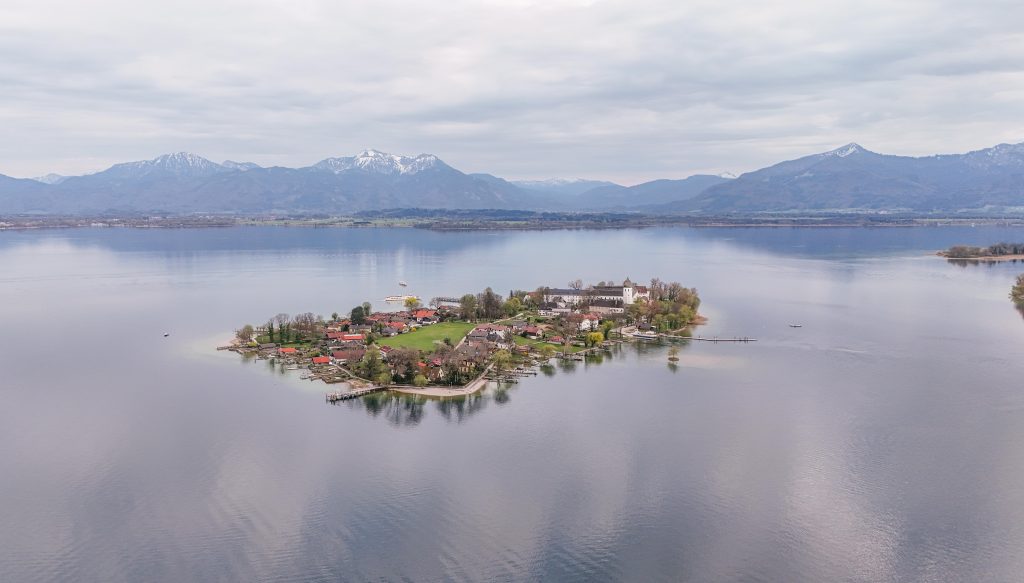 Drohnenflug über den Chiemsee