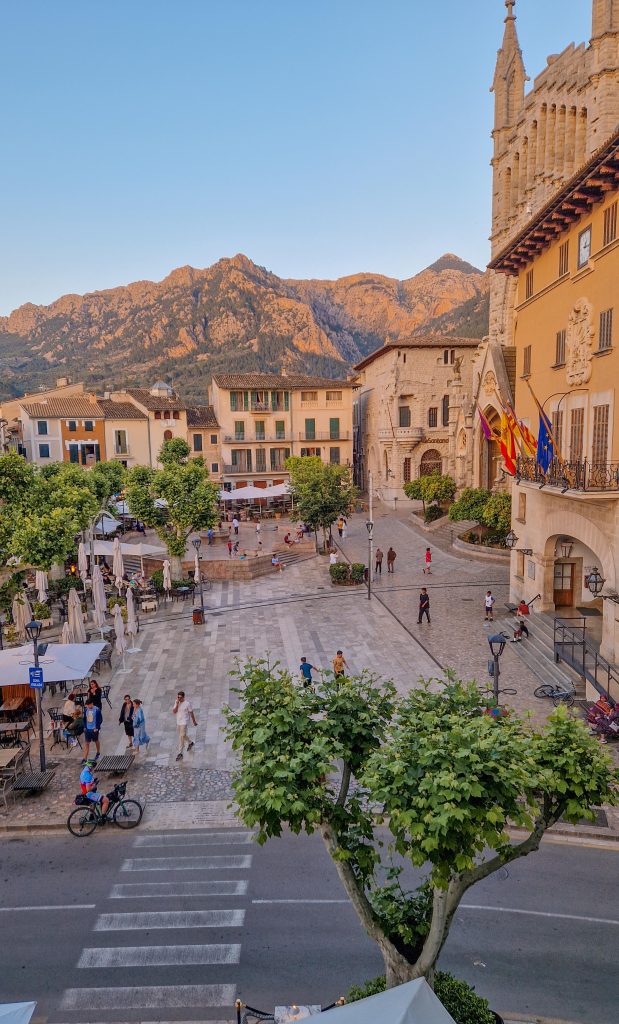 Blick auf den Marktplatz von Soller