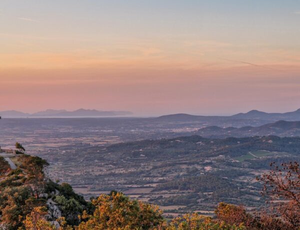 Mallorca im Sonnenuntergang mit Ausblick