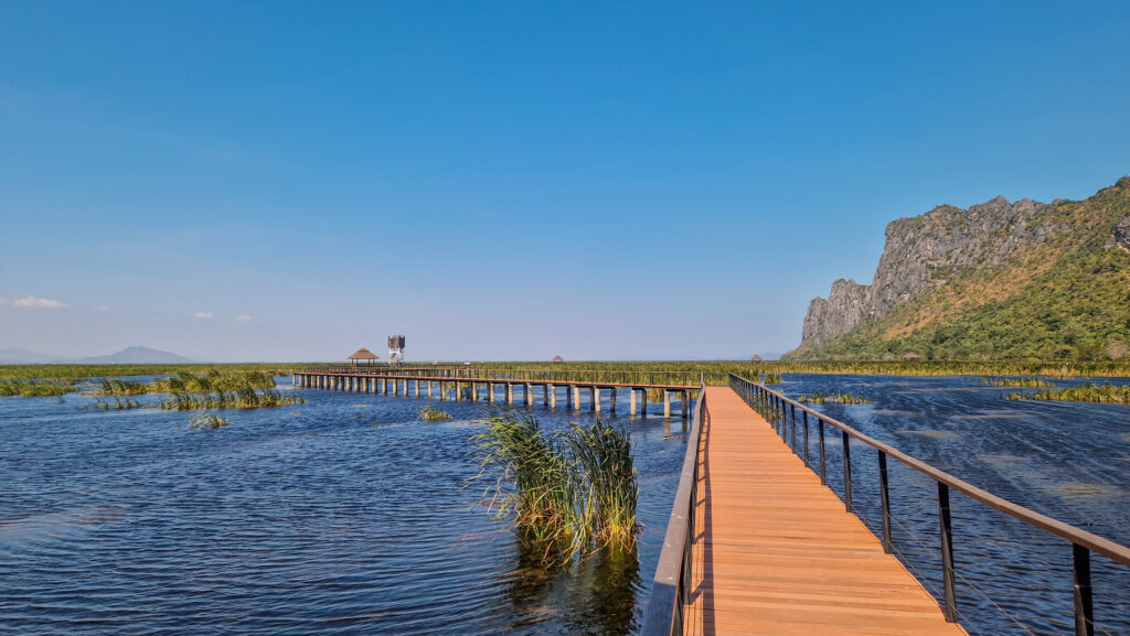 Der Boardwalk im Nationalpark Khao Sam Roi Yot in Thailand gehört zu den schönsten Orten des Landes