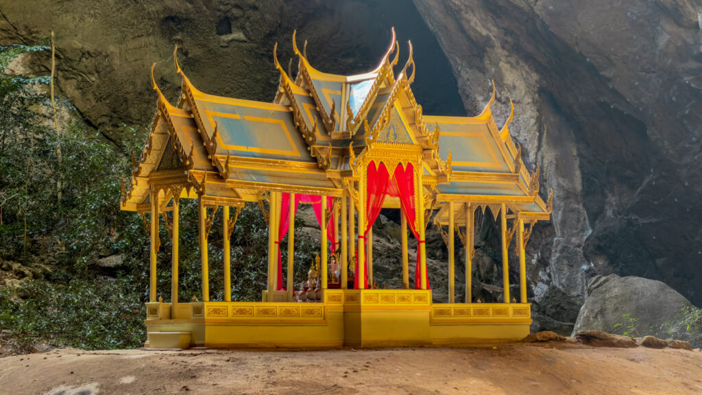 Der Königliche Pavillion im Licht in der Phraya Nakhon Cave
