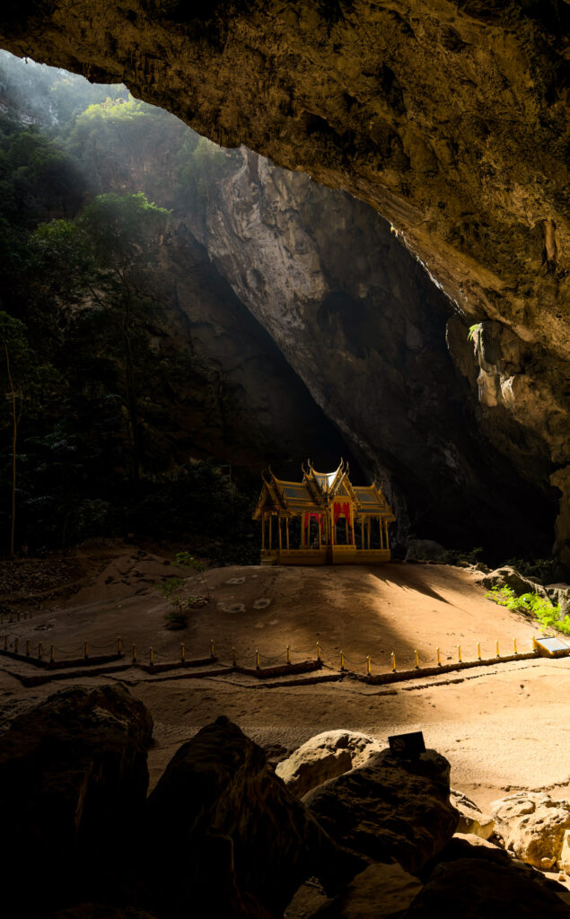 Mystische Stimmung in der Phraya Nakhon Höhle